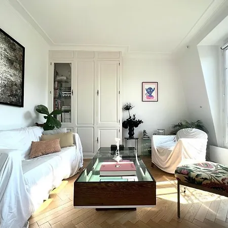 Eiffel Tower Apartment Paris
