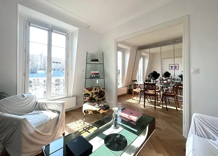 Eiffel Tower * Paris