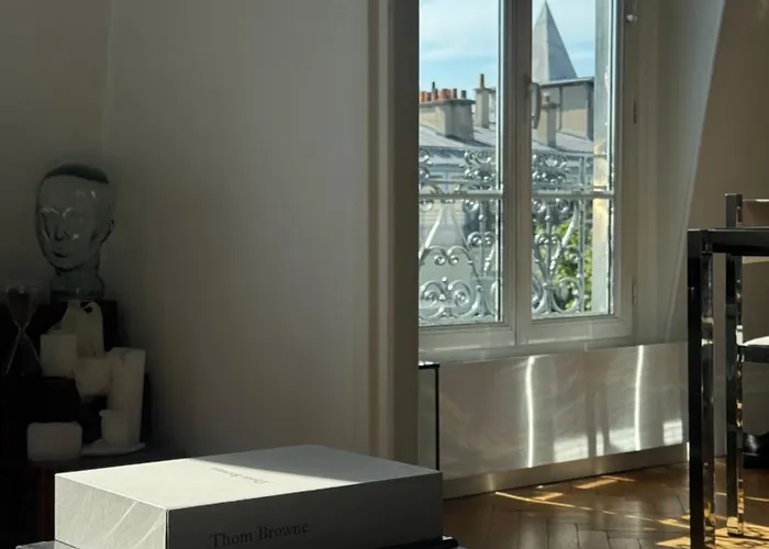 Eiffel Tower * Paris